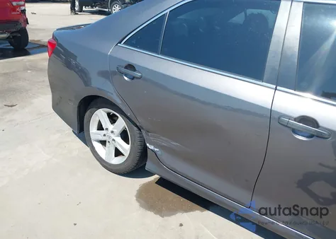 2014 Toyota Camry Se z USA, uszkodzony, nr VIN 4T1BF1FK6EU817748
